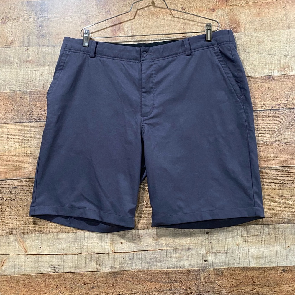 Nike Standard Fit Gray Golf Shorts Size 40